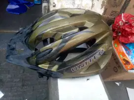 Helm sepeda united