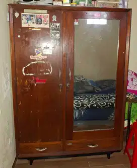 Dijual lemari pakaian jati kuno