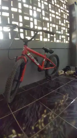 Sepeda BMX  Ban ukuran 20