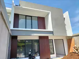 RUMAH BARU BAGUS DI KAWASAN SETIABUDI REGENCY BANDUNG UTARA