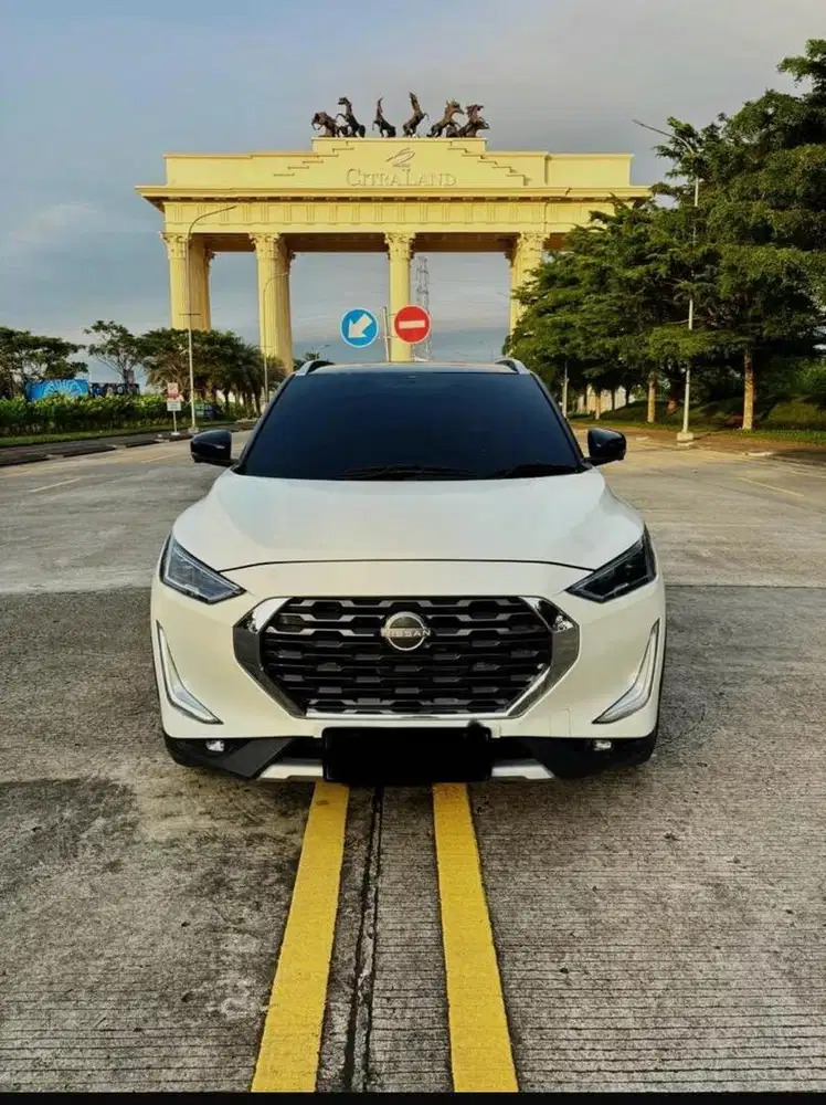 Magnite Premium 1.0 Two tone AT 2022