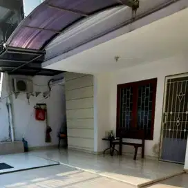 Disewakan Rumah 2 Lantai Semi Furnished di Janur Indah, Kelapa Gading