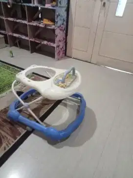 Jual baby Walker warna biru putih bekas