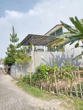 Kanopi baja ringan