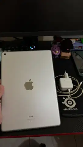 iPad Gen 7 128GB WiFi Only Mulus Fullset Bonus Case + Charger ipad