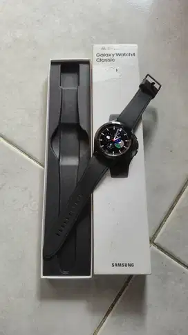 Samsung Galaxy Watch 4 Classic 46mm black normal mulus lengkap