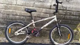 Sepeda bmx ukuran 20 merk wimcycle