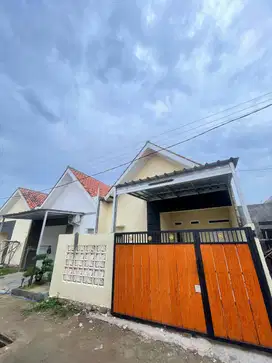 DIKONTRAKAN RUMAH 2 KAMAR TIDUR, 1 KAMAR MANDI, GARASI, DAN TERAS