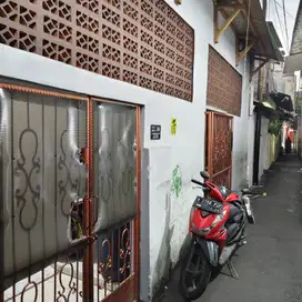 Di Kontrakan Rumah Palmerah dekat Slipi