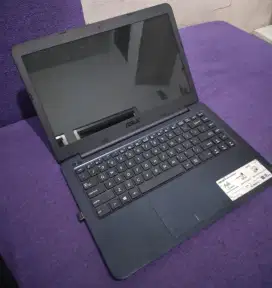 Laptop Asus E402Y
