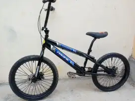 SEPEDA BMX 20 CAKRAM. NOKEN MULUS LENGKAP SIAP PAKAI, LOKASI KEMILING.