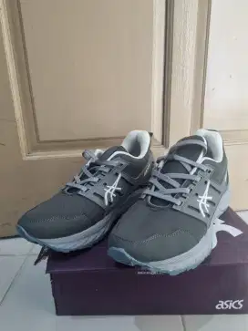 Asics spatu keren