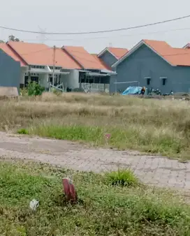 Tanah di perumahaan