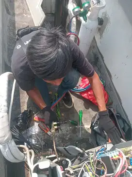 Helper Teknisi AC