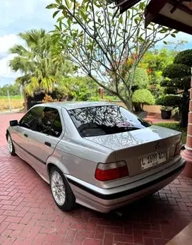 BMW 323i 1997 Bensin