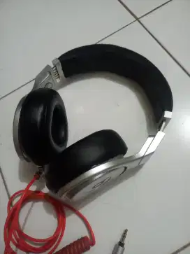 Head phone  Monster Beats pro By Dr.Dre S/N. ada.  normal Dan Baik