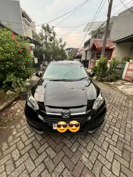 HRV E CVT 2015 AT HITAM