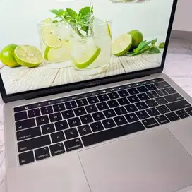 MacBook Pro 13 inch 2019 Touchbar core i5 8/256GB