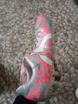sepatu bola legion v4