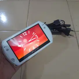 PSP GO Warna Putih Cakep Memory games 16gb Fullgame Plus Cassannya
