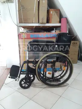 Kursi roda standart bekas