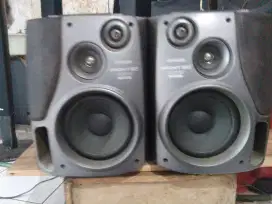 Aiwa speaker 3 way, 1800 watts pmpo, with Front surround, box aman