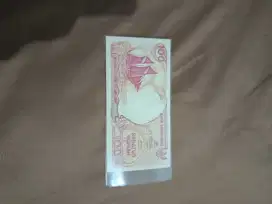Uang 100 kertas