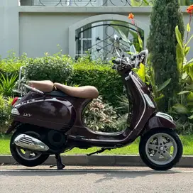 Piaggio Vespa LXV 150 3vie warna Burgundy