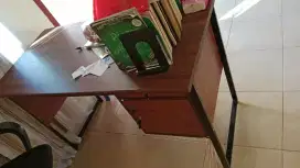 Meja Kerja dan Kursi kerja