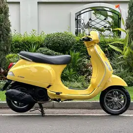 Piaggio Vespa LX IGET 125 LED TH 2020 warna Kuning