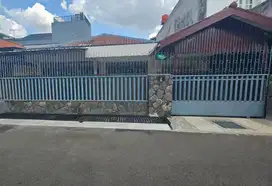 DiSewakan Rumah di Jakarta Selatan