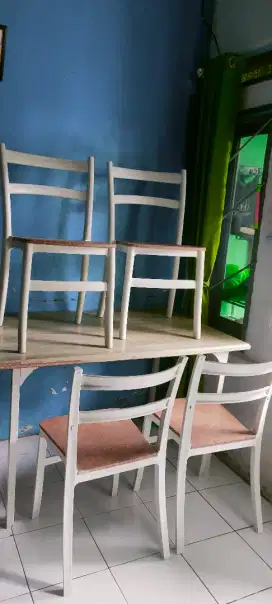 Menjual Meja Set bekas untuk keluarga,