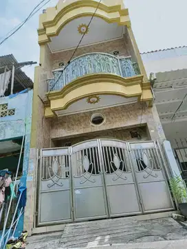 Rumah Jalan Mobil Dekat RSCM dan Stasiun Senen