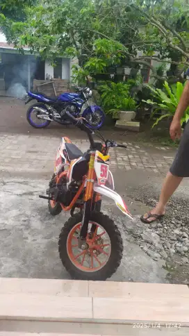 Motor cros anak umur 5- 10 tahun