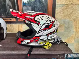 Helem jpx trail size L