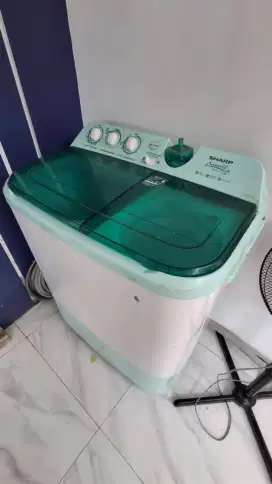 Mesin cuci merk sharp jual 1 jt  aja