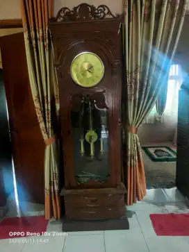 Jam besar standing