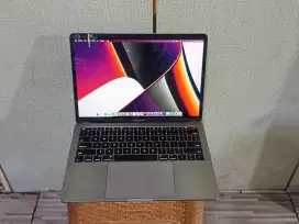 Laptop MacBook pro 2017,13 inch RAM 8/128 GB