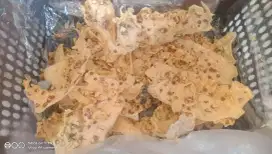 Rempeyek kacang tanah , udang rebon kriuk ,renyah dijamin sangat enak