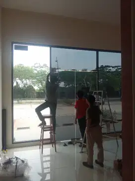 Jasa pemasangan sticker kaca film