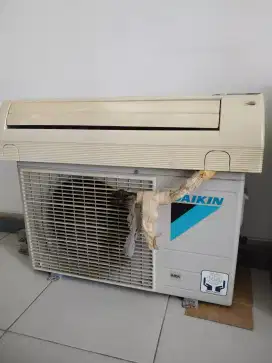 AC Daikin 1 PK dingin banget eks apartment