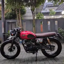 Kawasaki W175 Cafe Red Retro Classic