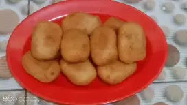Combro singkong oncom/ tempe lembut ,gurih , dan pedas krispi di luar