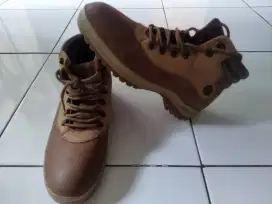 Sepatu woodland