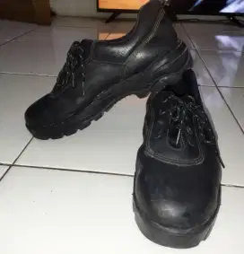 Dijual sepatu safety