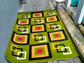 Permadani / karpet uk 200 X 150. Kondisi masih bagus