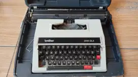 Mesin ketik unik Brother type 2000 DLX