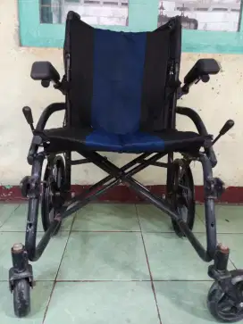 Kursi roda orang sakit