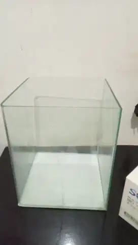 Dijual cepat aquarium bekas plus mesin air merk sobo