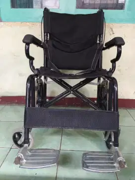 Kursi roda pasien